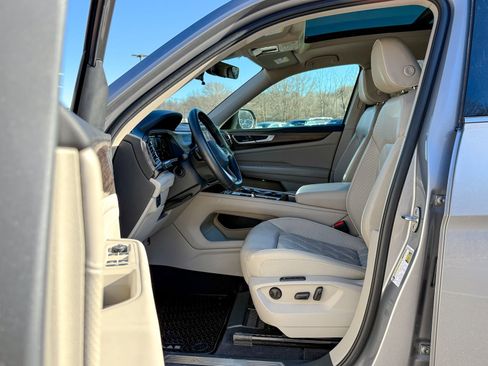 Used 2024 Volkswagen Atlas SEL Premium R-Line image 20