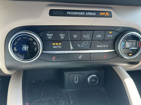 Used 2020 Ford Escape SEL image 16