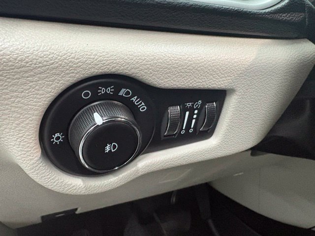 Used 2022 Chrysler Pacifica Touring-L FWD image 20