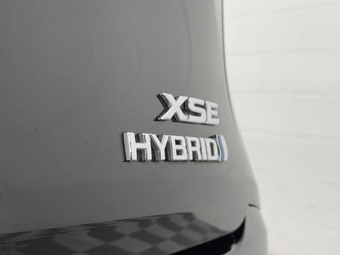 Used 2024 Toyota Sienna XSE image 9