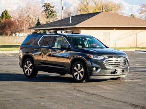 Used 2019 Chevrolet Traverse LT w/ LT Premium Package image 3