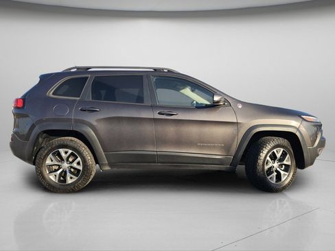 Used 2018 Jeep Cherokee Trailhawk image 22