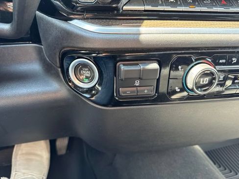 Used 2022 Chevrolet Silverado 1500 LT w/ Z71 Off-Road Package AWD/4WD image 64