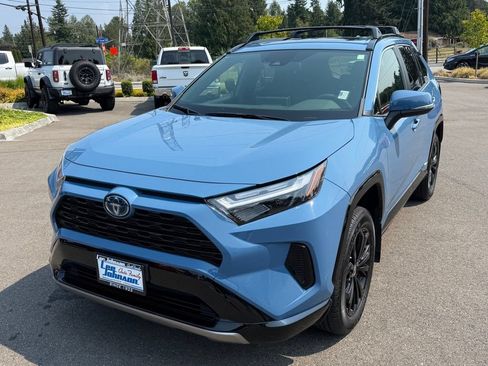 Used 2024 Toyota RAV4 SE w/ Convenience Package AWD/4WD image 9