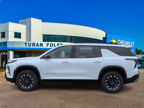 New 2026 Chevrolet Traverse Z71 w/ Enhanced Driving Package AWD/4WD image 2