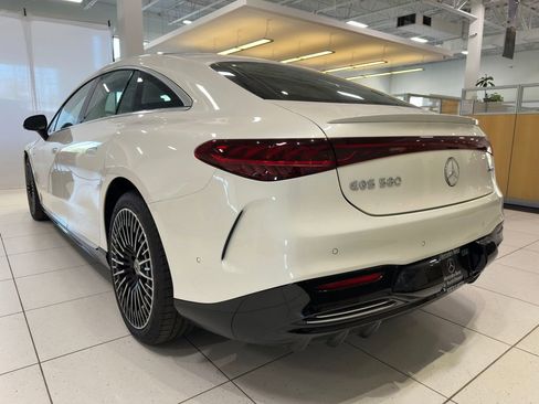 Certified 2022 Mercedes-Benz EQS 580 4MATIC Sedan image 3
