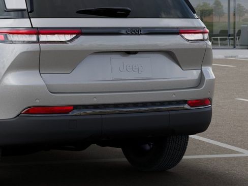 New 2025 Jeep Grand Cherokee Altitude image 13