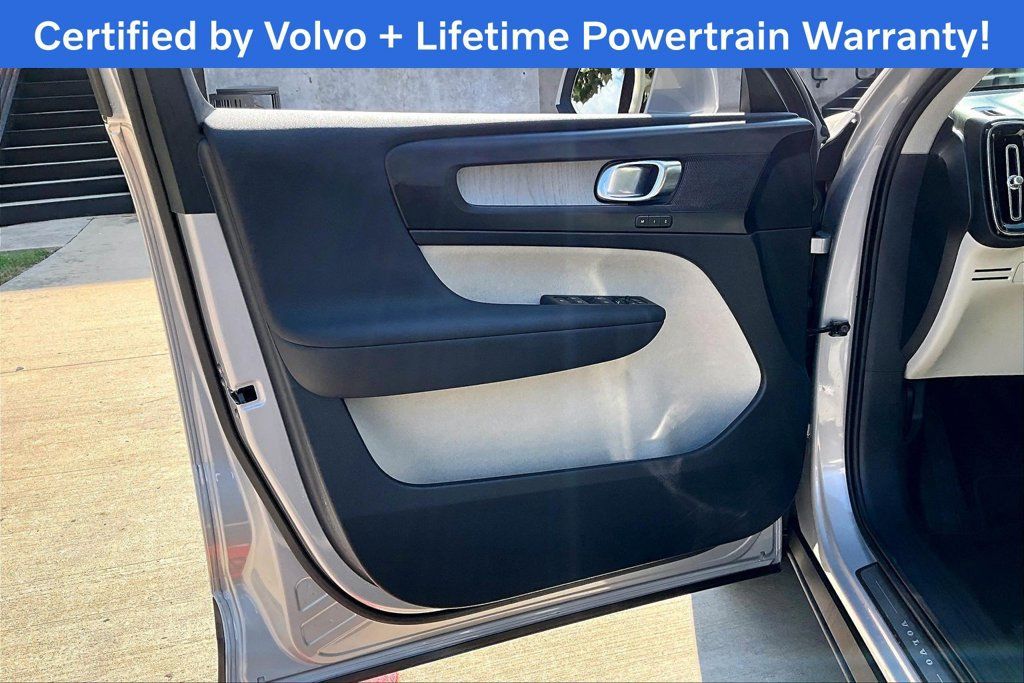 Used 2024 Volvo XC40 B5 Plus AWD/4WD image 24