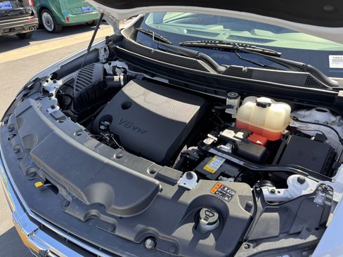 Used 2020 Chevrolet Traverse LT image 40