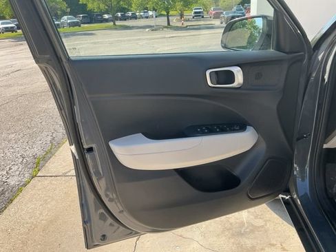 Certified 2024 Hyundai Venue SEL FWD image 16