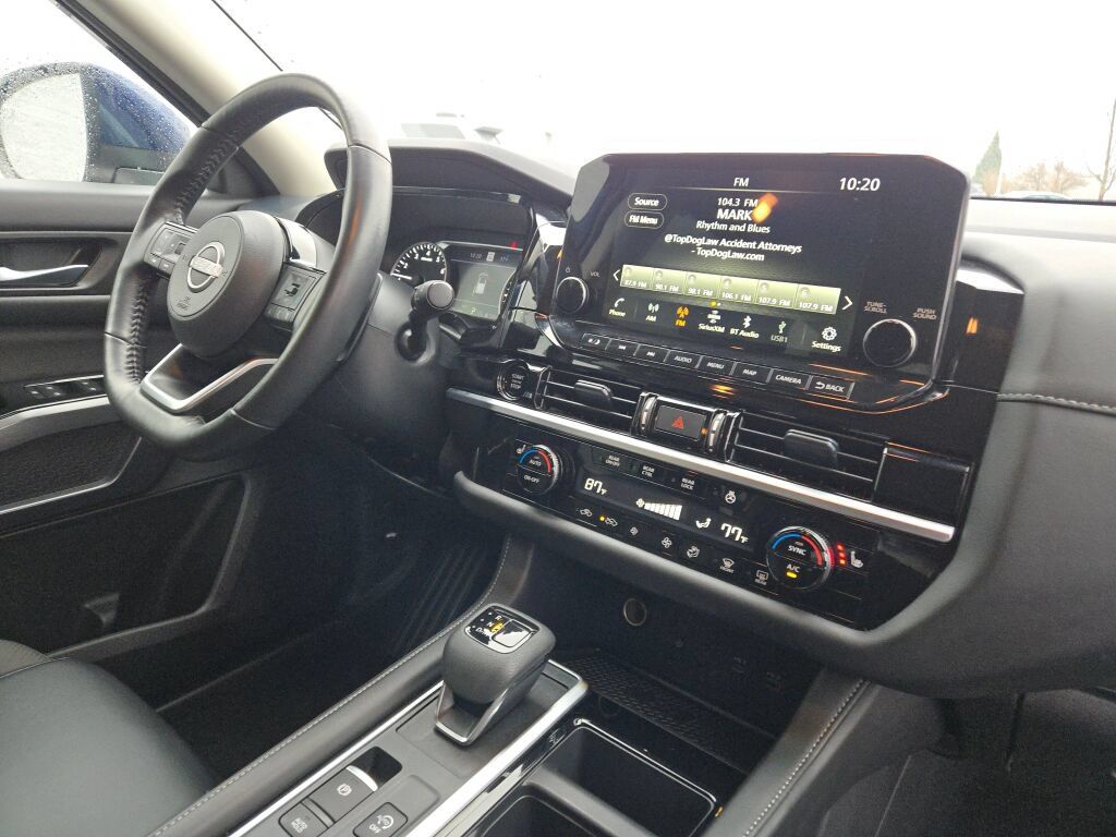 Used 2025 Nissan Pathfinder SL AWD/4WD image 7