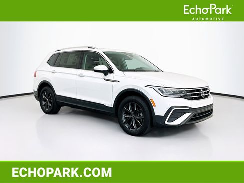 Used 2023 Volkswagen Tiguan SE w/ Panoramic Sunroof Package image 1