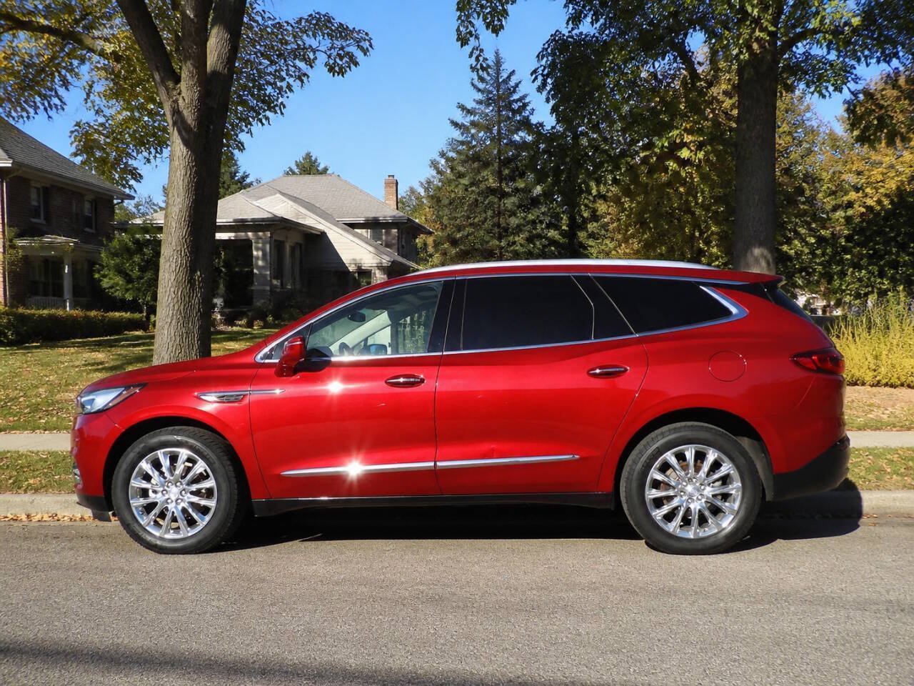 Used 2019 Buick Enclave Essence w/ Trailering Package, 5000 lbs. FWD image 1