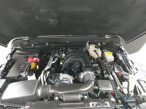 Used 2022 Jeep Wrangler Unlimited Sahara w/ Cold Weather Group image 29