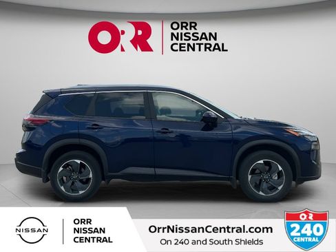 Used 2025 Nissan Rogue SV w/ SV Premium Package FWD image 4