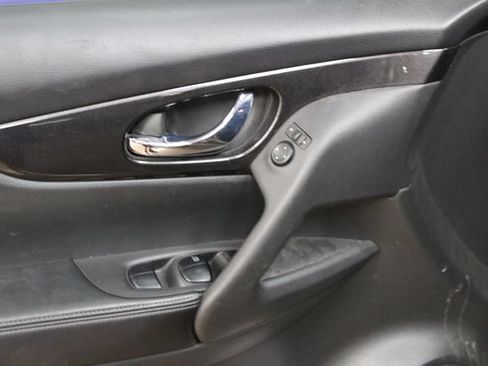 Used 2018 Nissan Rogue SV AWD/4WD image 13