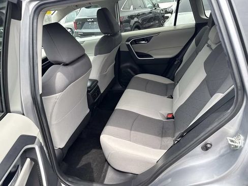 Used 2021 Toyota RAV4 XLE AWD/4WD image 13