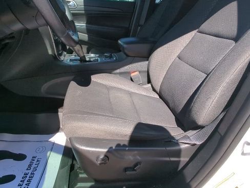 Used 2019 Jeep Grand Cherokee Laredo image 10