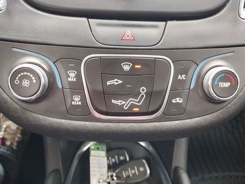 Used 2017 Chevrolet Malibu LT image 37