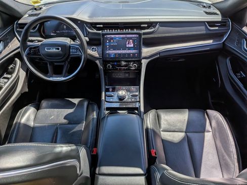 Used 2022 Jeep Grand Cherokee Overland w/ Luxury Tech Group IV AWD/4WD image 26