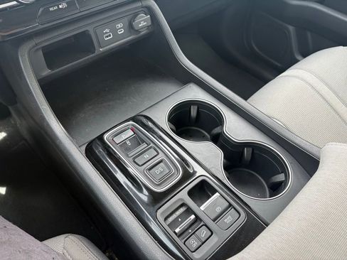 Used 2023 Honda Pilot LX image 21