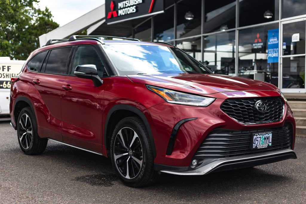 Used 2021 Toyota Highlander XSE AWD/4WD image 6
