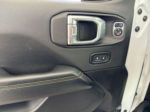 Used 2025 Jeep Wrangler Sahara AWD/4WD image 18