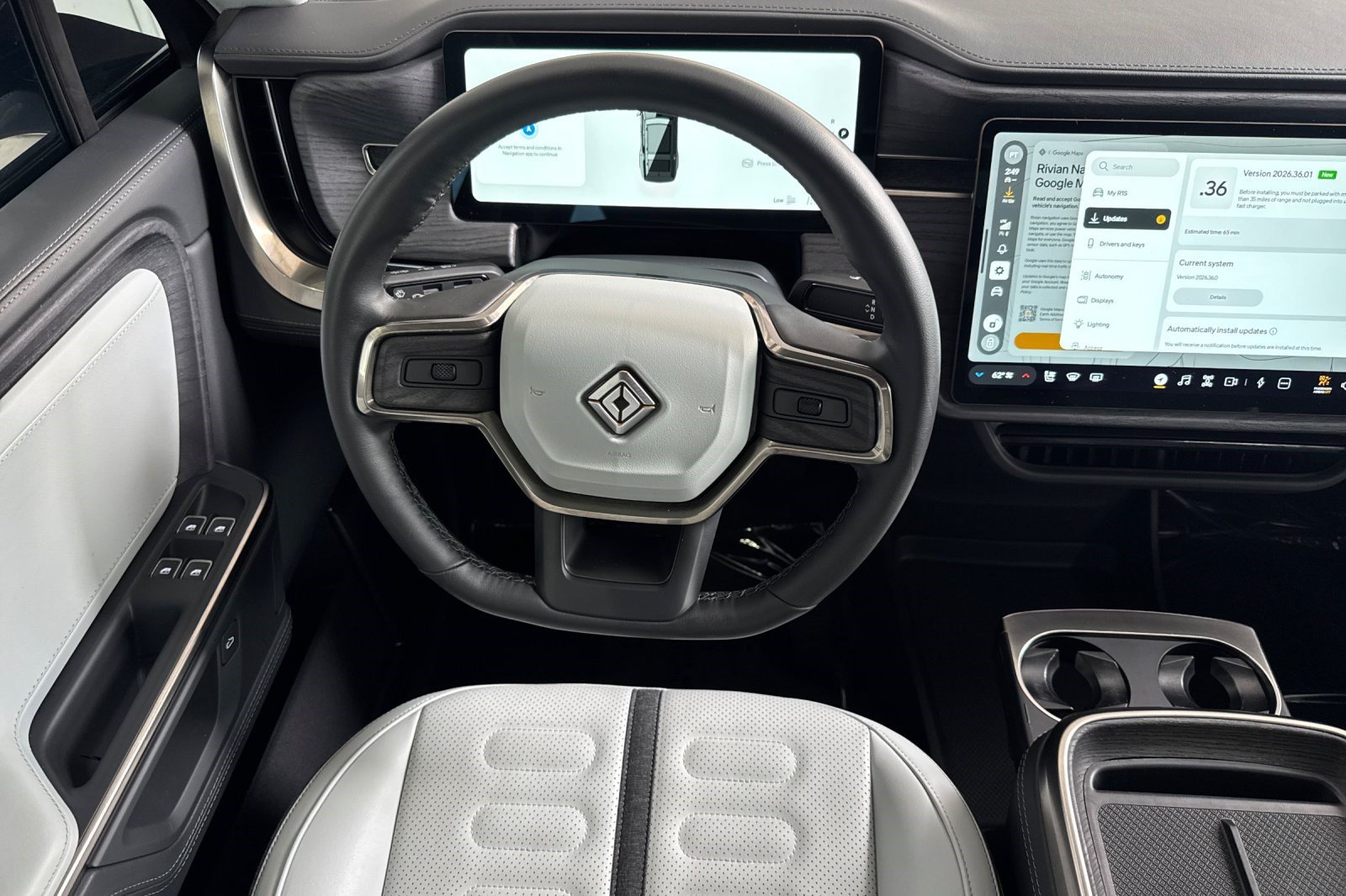 Used 2025 Rivian R1S Adventure Dual AWD/4WD image 18