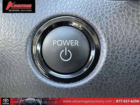 Used 2025 Toyota Camry XLE image 34