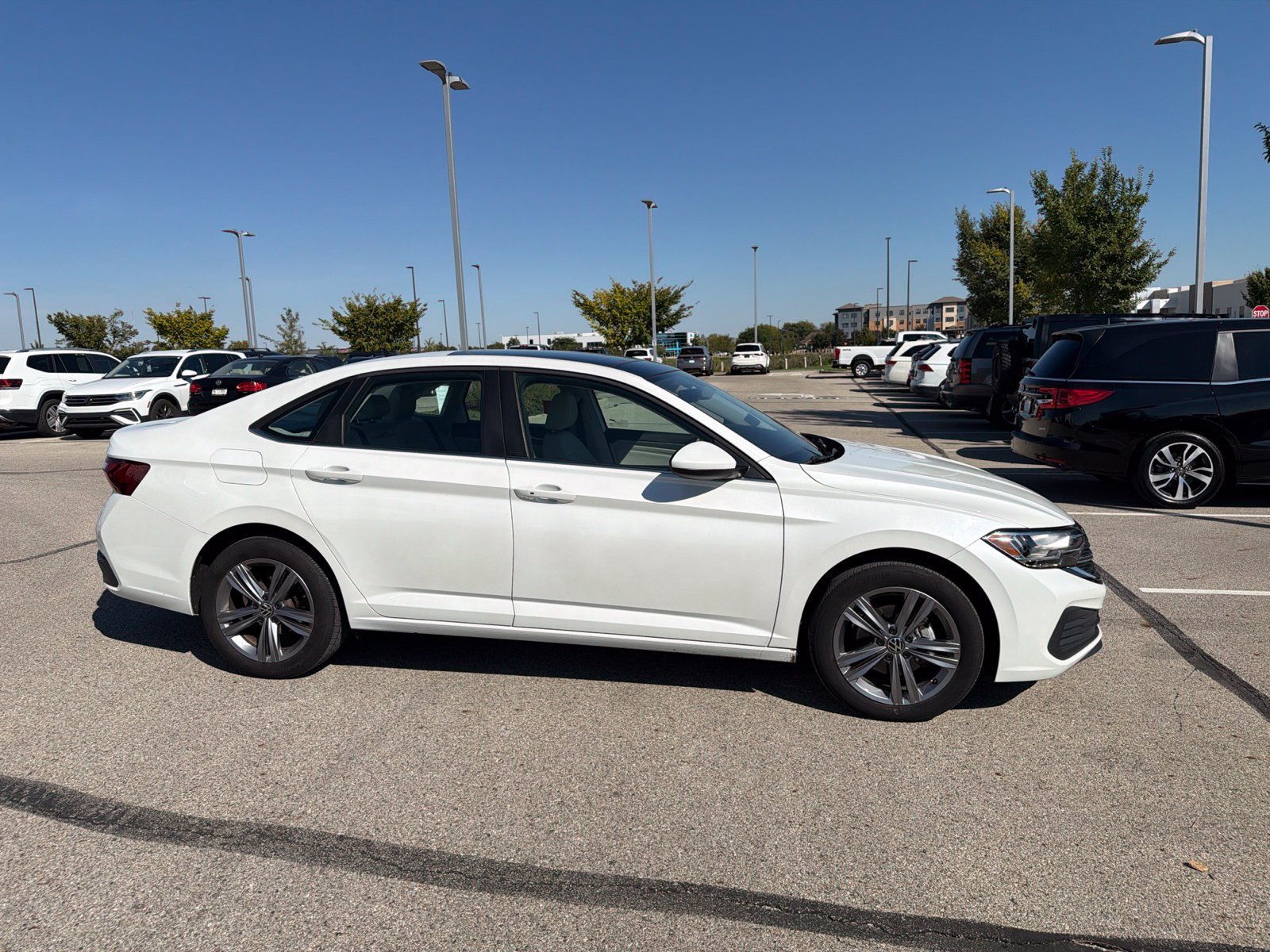Used 2023 Volkswagen Jetta SE w/ Panoramic Sunroof Package FWD image 1