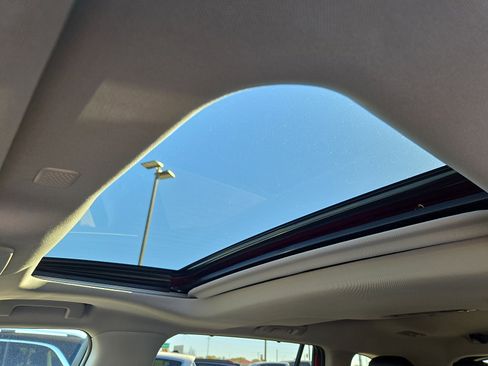 Used 2022 Toyota Highlander XLE image 9