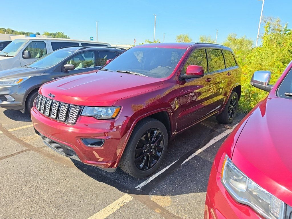 Used 2022 Jeep Grand Cherokee Laredo X AWD/4WD image 1