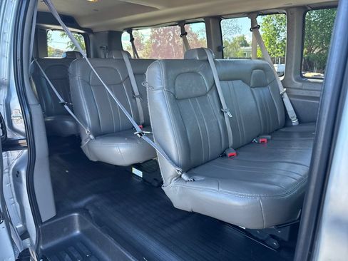Used 2017 Chevrolet Express 3500 LS RWD image 19