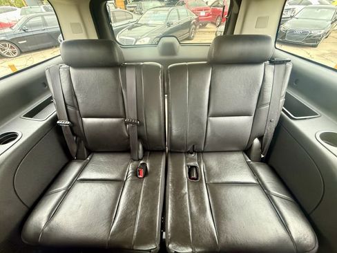 Used 2011 Cadillac Escalade ESV Luxury image 27