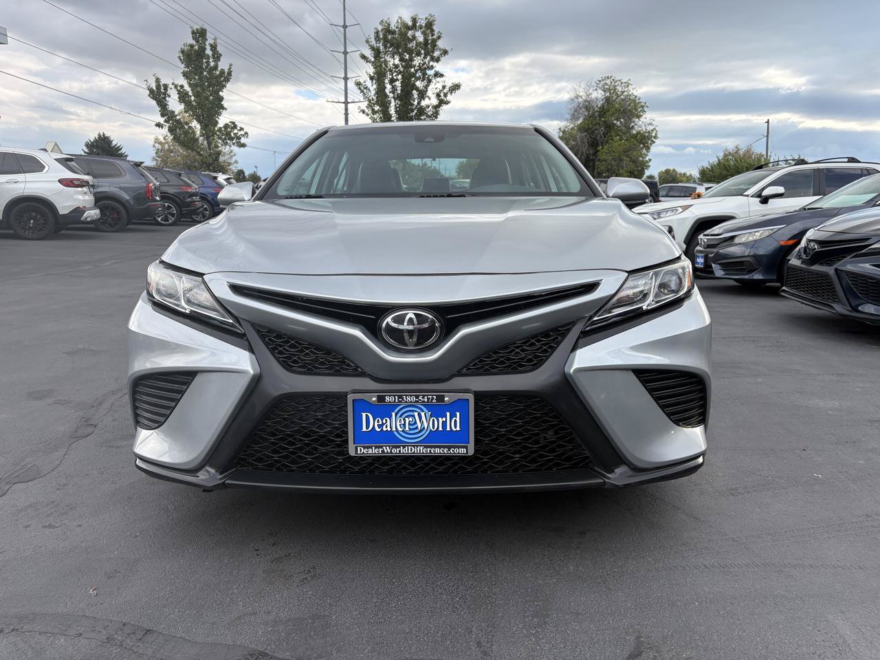 Used 2020 Toyota Camry SE FWD image 2