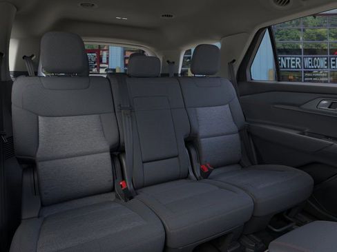 Used 2025 Ford Explorer Active image 11