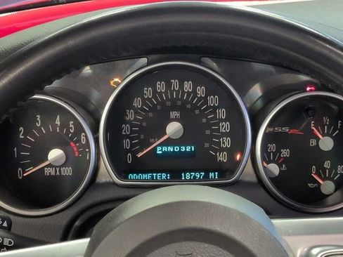 Used 2004 Chevrolet SSR w/ Preferred Equipment Group RWD image 21