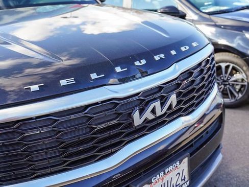 Certified 2022 Kia Telluride S image 4