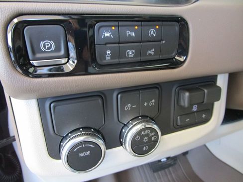 New 2026 GMC Yukon Denali w/ Denali Reserve Package RWD image 32