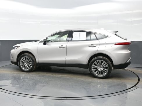 Used 2022 Toyota Venza Limited w/ Advanced Technology Package image 3