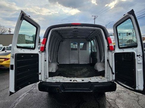 Used 2017 Chevrolet Express 2500 RWD image 30