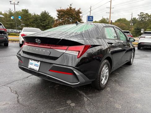 Used 2024 Hyundai Elantra SE FWD image 7