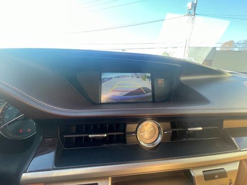 Used 2016 Lexus ES 350 w/ Luxury Package w/Wood Trim image 23