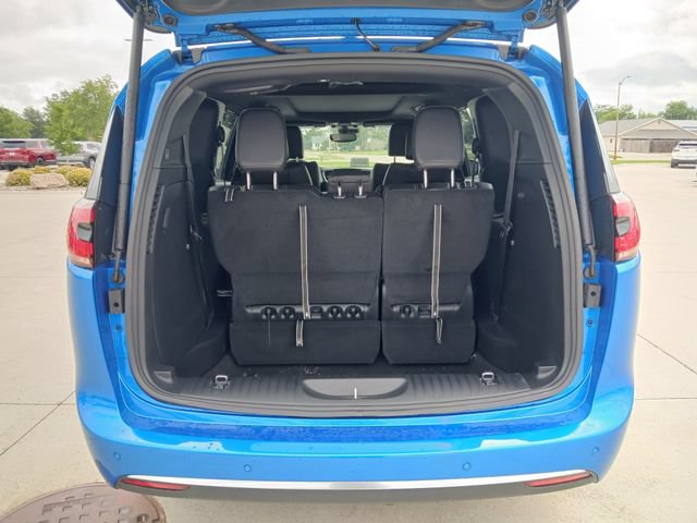 New 2027 Chrysler Pacifica Select w/ Family Tech Group FWD image 21