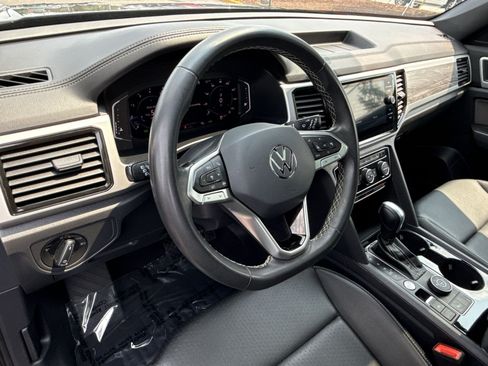Used 2023 Volkswagen Atlas Cross Sport SE w/ Panoramic Sunroof Package AWD/4WD image 16