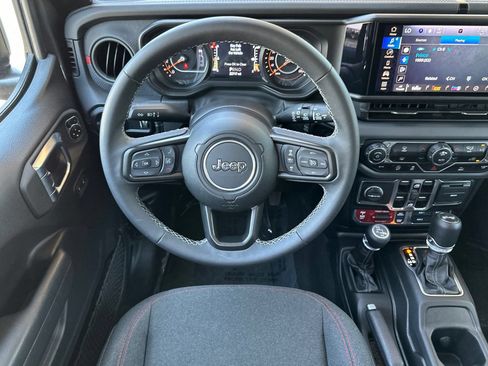 Used 2025 Jeep Wrangler Unlimited Rubicon AWD/4WD image 14