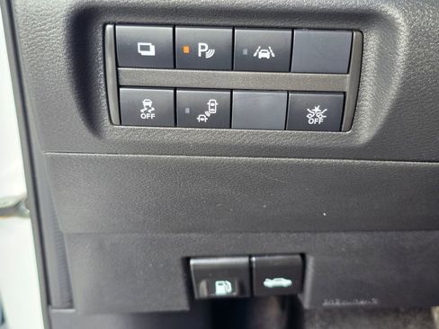 Used 2020 Nissan Kicks S image 17