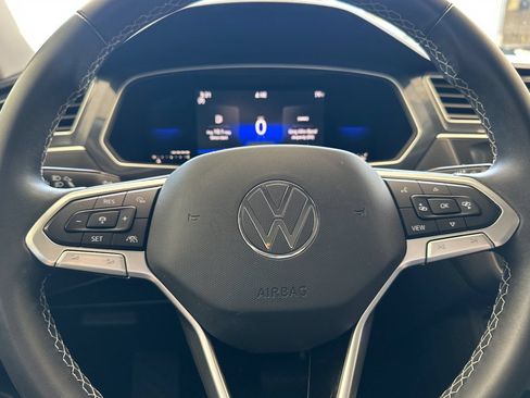 Used 2022 Volkswagen Tiguan SE FWD image 24