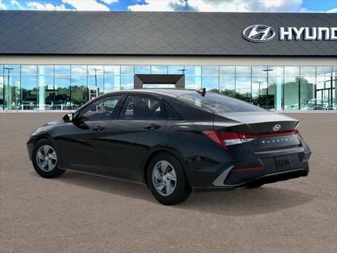 New 2026 Hyundai Elantra SE image 5