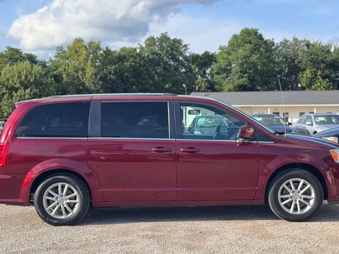 Used 2019 Dodge Grand Caravan SXT FWD image 5